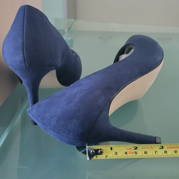 NWT Khloy Nice Blue Suede Pumps Size 7 - Picture 2 of 7